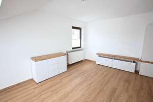 Helle 3-Zimmer-Dachgeschosswohnung mit Weinbergblick in Würzburg-Heidingsfeld – Die vollständige Adresse der Immobilie erhältst du vom Anbieter., 97084 Heidingsfeld, Würzburg – Vorschaubild 10