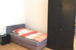 Zentrales City-Apartment, vollmöbliert, auf der 3. Etage mit Lift – Düsseldorf – Vorschaubild 1