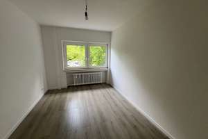 Großer Balkon - Wannenbad mit Fenster - 3 Zimmer dazu - Duisburg Rheinhausen – Beethovenstraße 8, 47226 Rheinhausen-Mitte, Duisburg – Vorschaubild 5