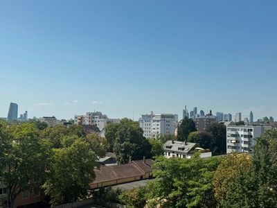 Großzügige 2-Zimmer-ETW mit Skylineblick, BLK, TG-Platz in Frankfurt-Bornheim