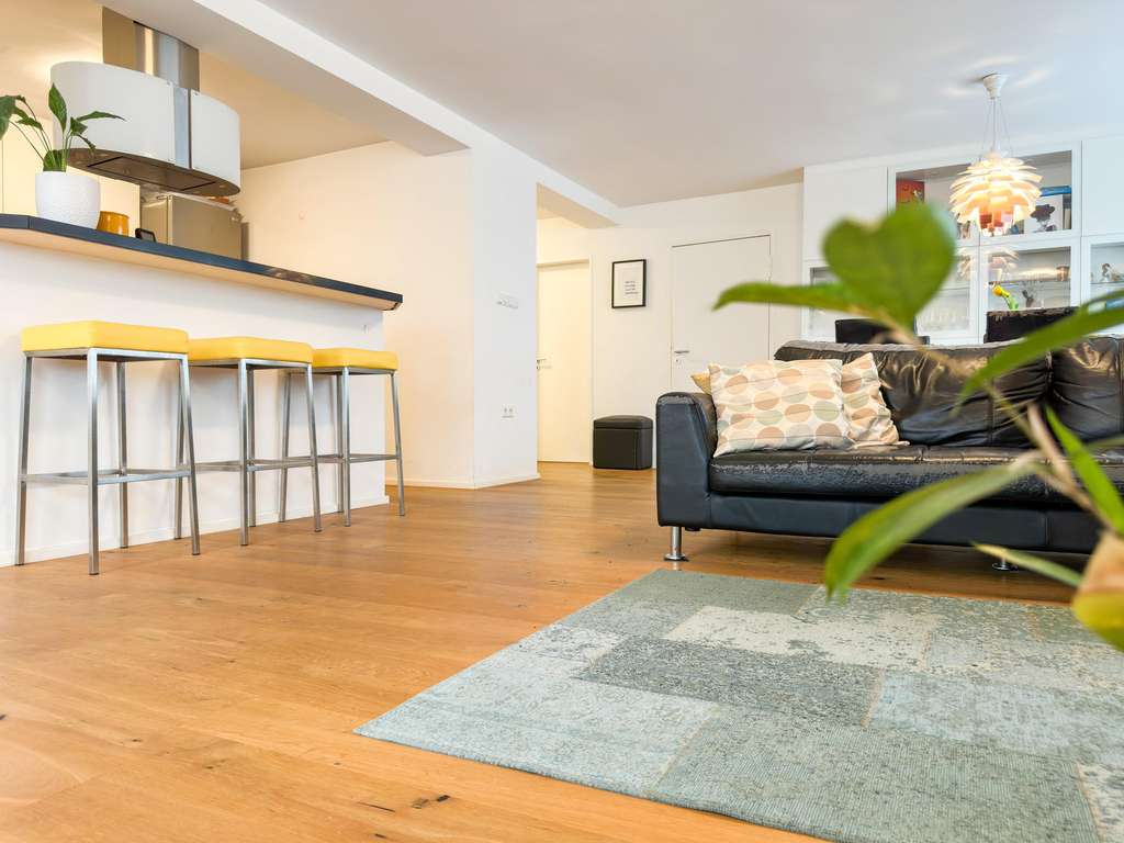 Stuttgart-City: Stilvolle 3,5-Zi.-Wohnung mit Loftflair