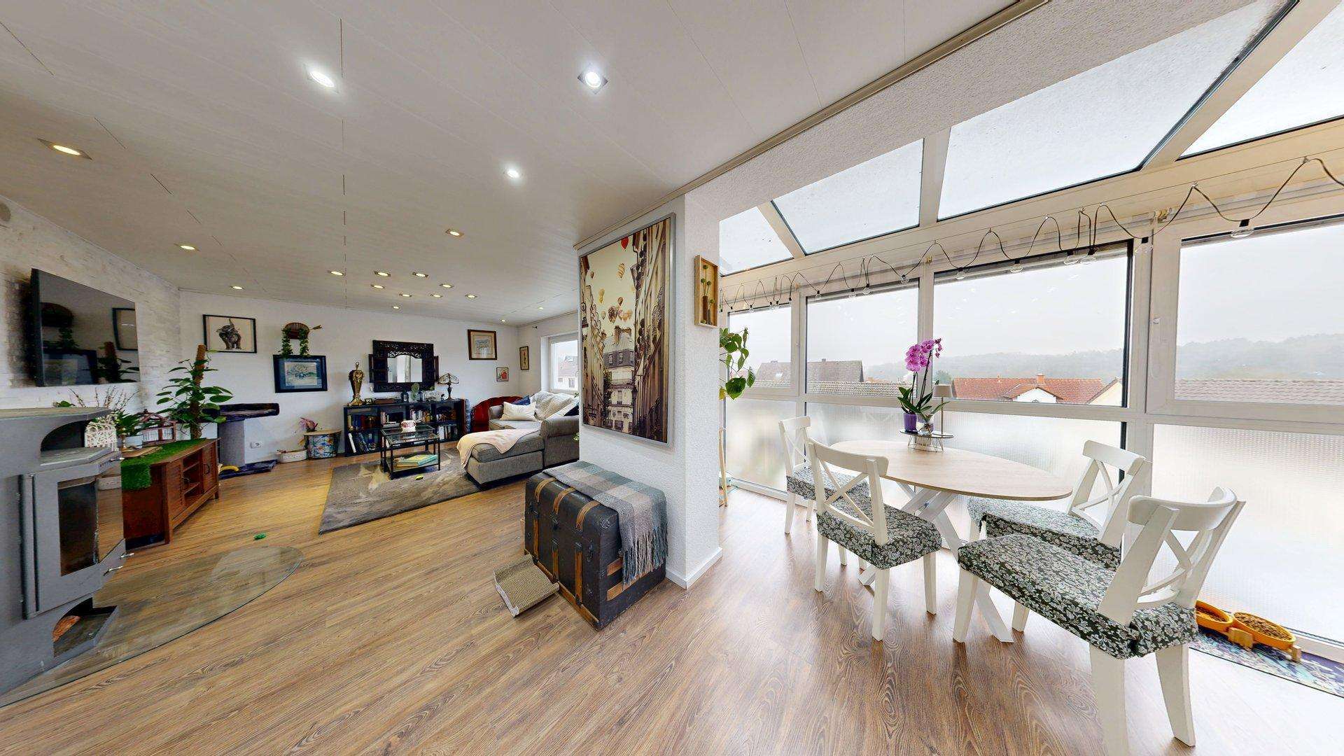 Immobilie in Steinwenden - Freistehendes Zweifamilienhaus mit großzügigem Platzangebot - Bild 2