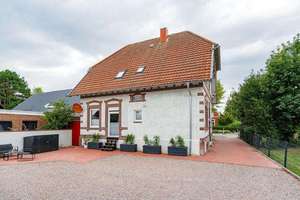 Bärenstadt Esens: Wohnen und / oder Arbeiten in einer repräsentativen Stadtvilla! Provisionsfrei! – Die vollständige Adresse der Immobilie erhältst du vom Anbieter., 26427 Esens – Vorschaubild 2