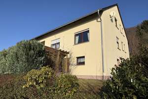 Großzügiges Zweifamilienhaus in attraktiver Hanglage
 – Die vollständige Adresse der Immobilie erhältst du vom Anbieter., 32689 Kalletal – Vorschaubild 3