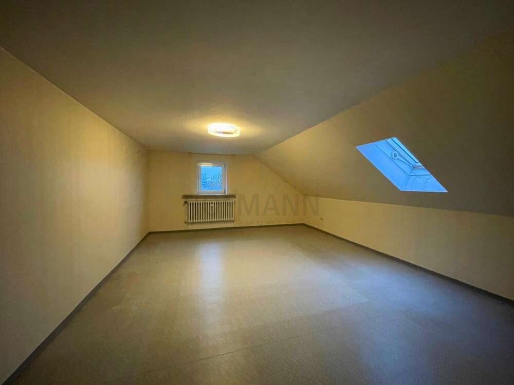 Immobilie in Dittelbrunn - Freiraum-Traum in Dittelbrunn: Charmantes Haus, Garten-Oase & Garage. Viel Platz zum Leben&Genießen! - Bild 2