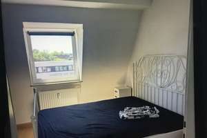 Kleine DG Wohnung (3.OG) in Essen Rüttenscheid teilmöbliert mit kleiner Single Küche. – Eleonorastraße 27, 45136 Rüttenscheid, Essen – Vorschaubild 3