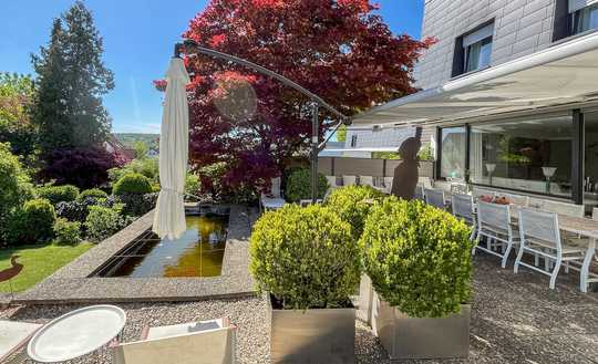 Einzigartiges Wohnhaus im Grünen – stilvoll modernisiertes Reihenmittelhaus mit Gartenparadies