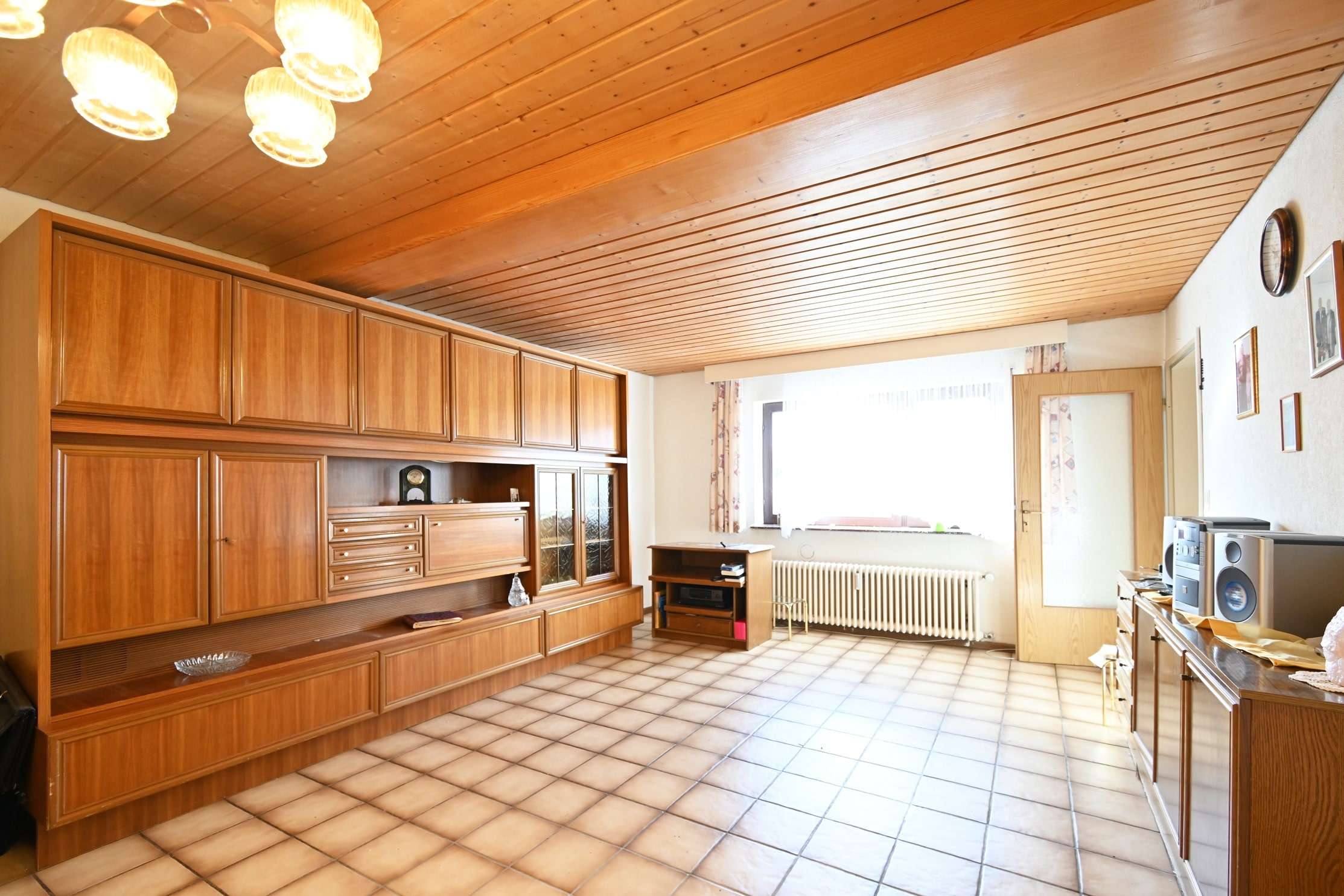 Immobilie in Herbolzheim - Charmantes Zweifamilienhaus (als DHH) mit Doppelgarage und großem Garten  - Bild 0