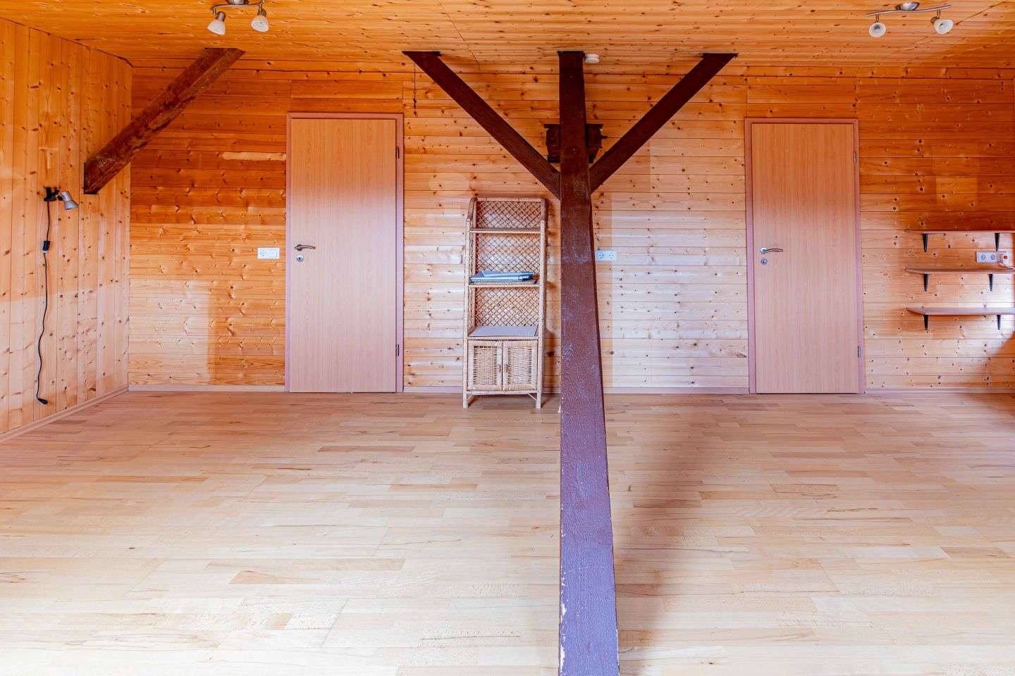 Immobilie in Immendingen - Attraktive 3-Zi.-Wohnung mit Kamin, ausgebautem Dachraum, Garage und eigenem Garten in Immendingen - Bild 1