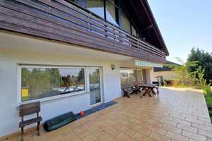 Zweifamilienhaus mit Traumgarten, 2 Garagen, Pool, ausgebautem Souterrain und schöner Aussicht – Wetteraukreis – Vorschaubild 5