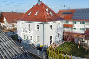 Stilvoll wohnen in Oberkammlach – Kleine Villa mit Geschichte und Flair - Großer Garten, 4 Garagen – Die vollständige Adresse der Immobilie erhältst du vom Anbieter., 87754 Kammlach – Vorschaubild 3