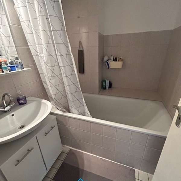 *** Attraktives u. solides Mehrfamilienhaus - mit Garagen - Aachener Innenstadt ***