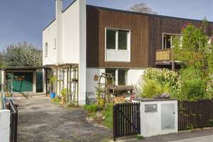 Provisionsfrei - Doppelhaushälfte mit traumhaftem Garten in absolut ruhiger Lage in Großhadern