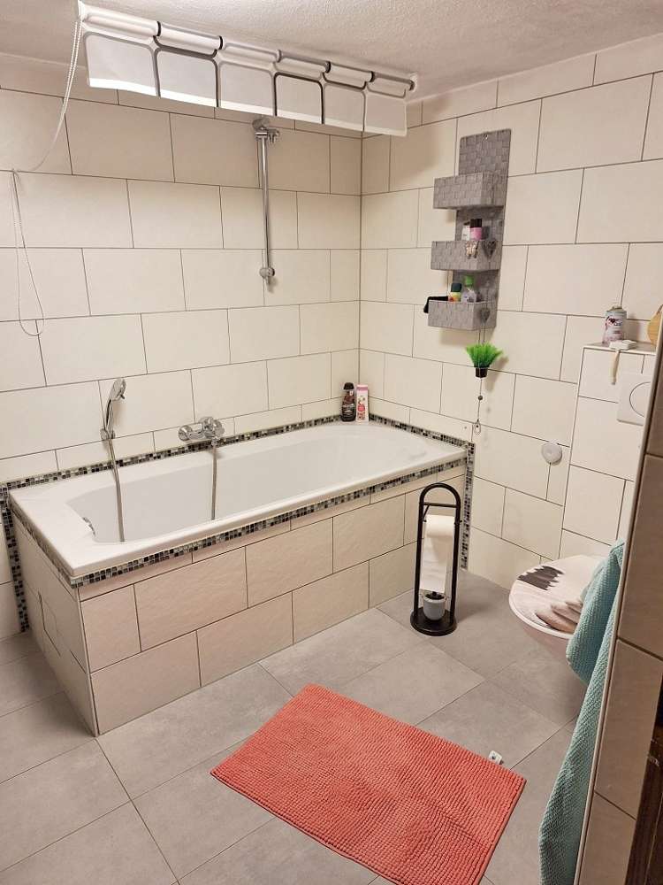 Immobilie in Esthal - Einzugsbereites Familien- oder Ferienhaus mit schönem Garten und top Freizeitangeboten in Waldlage - Bild 2