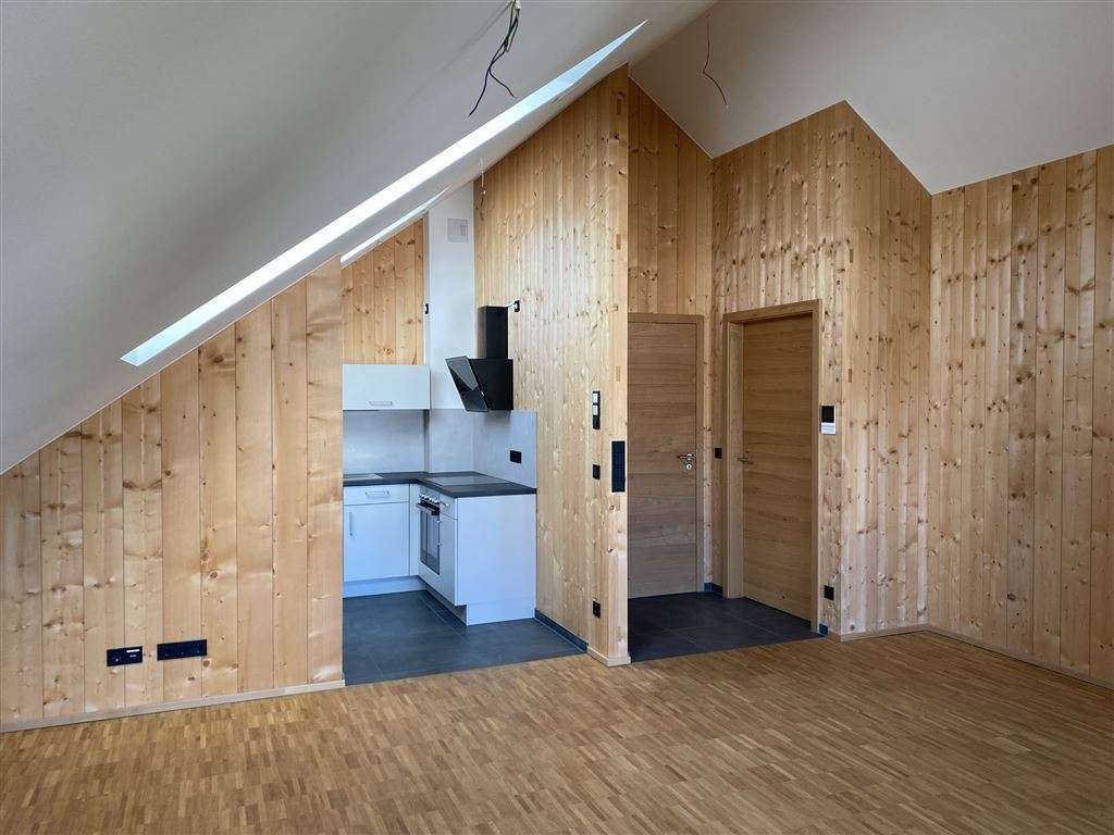 Immobilie in Lengdorf - „MODERNE 2-ZIMMER-DACHGESCHOSSWOHNUNG MIT BALKON“
ENERGIEEFFIZIENTER HOLZ-NEUBAU IN 84435 LENGDORF - Bild 1