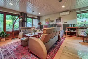 Großzügiges Einfamilienhaus mit Einliegerwohnung, PV-Anlage und Gartenidylle auf großzügigem 866 m²  – Steinburg (Kreis) – Vorschaubild 6