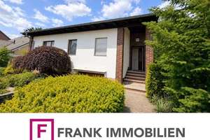 FRANK IMMOBILIEN-Viel Platz für neue Ideen – Sanierungsobjekt mit großem Grundstück und Indoor-Pool