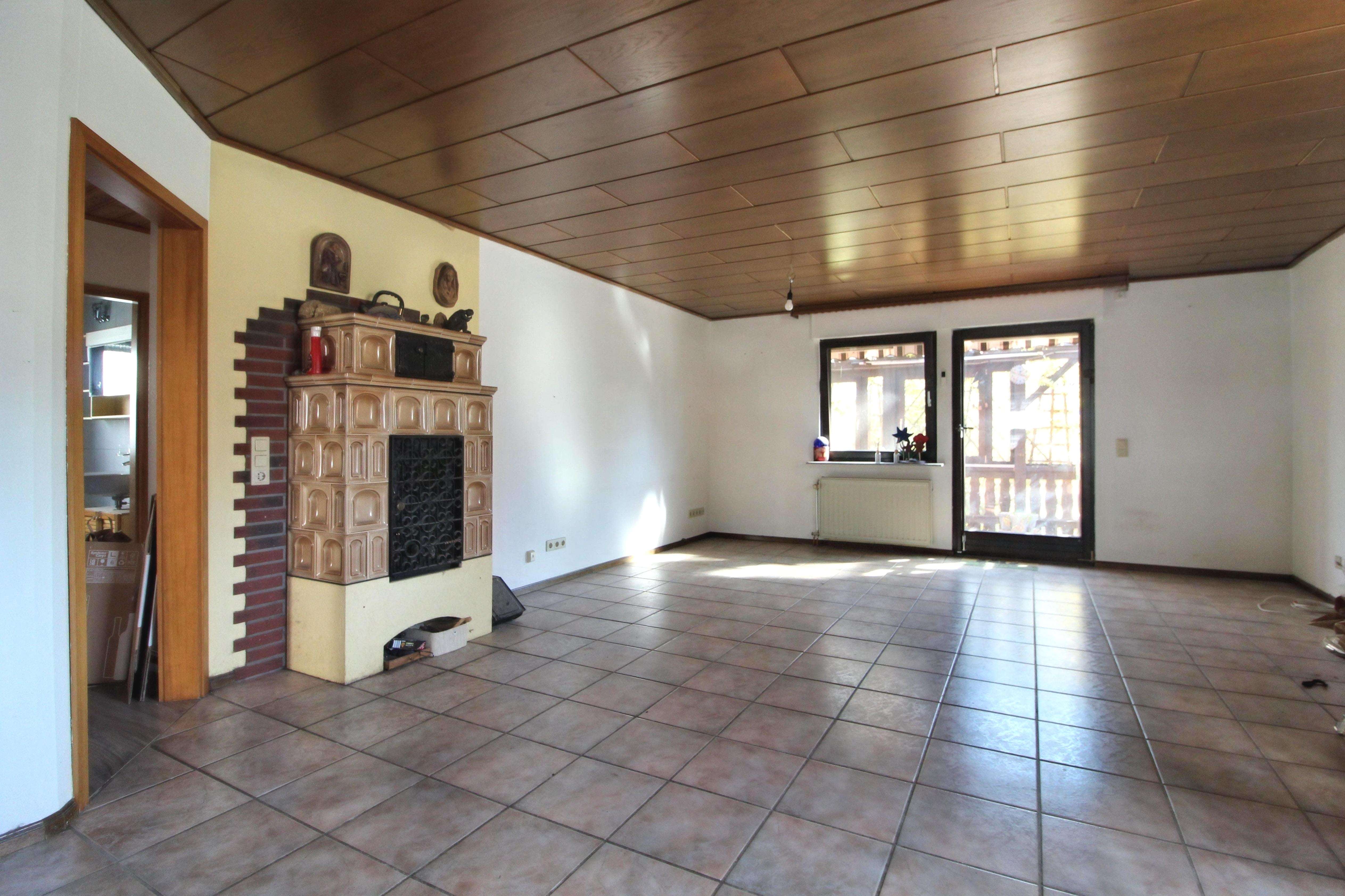 Immobilie in Neuhausen - Großes Wohnhaus mit Einliegerwohnung  - Bild 1