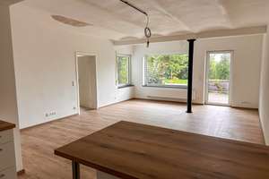 Schöne 2 Zimmer Wohnung mit Garten & Terrasse