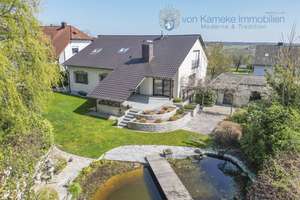 Einfamilienhaus mit EBK, Garten und Pool sowie Garage