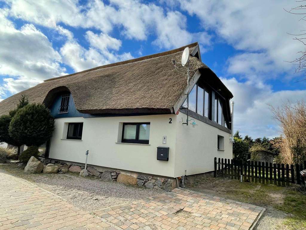 Immobilie in Lohme - Reetdachidylle mit Stil - Charmante Doppelhaushälfte auf Rügen - Bild 3