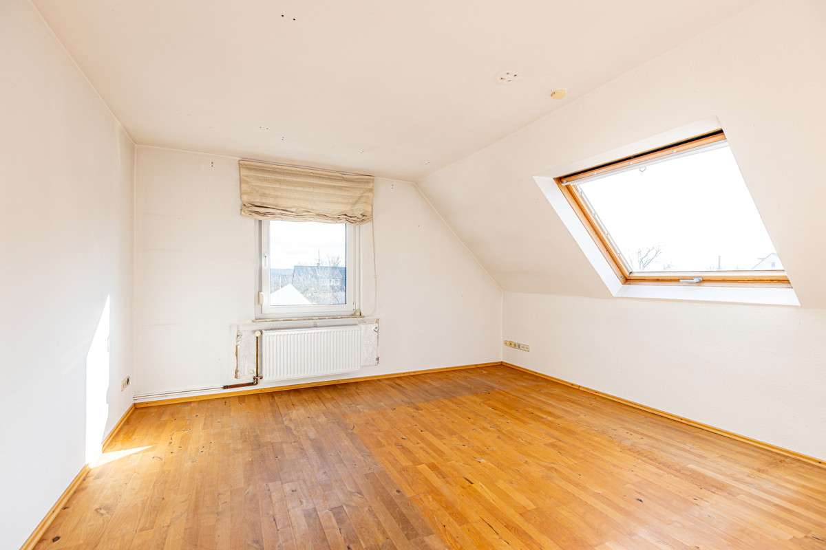 Immobilie in Nordstemmen - Zwei- bis Dreifamilienhaus mit großem Garten in Burgstemmen - Bild 2