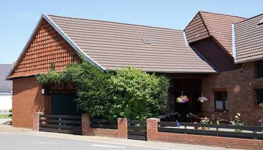 Bild von * Wohnhaus mit charmantem Resthof-Charakter * - großzügige Immobilie am Ortsrand von Arpke