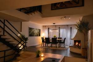 Neubezug nach Modernisierung – vollunterkellertes Reihenhaus mit Galerie, Kamin, Garage 