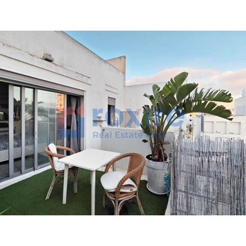 Doppelhaushälfte mit 2 Etagen, verbundener Terrasse, teilweisem Meerblick und großer Dachterrasse