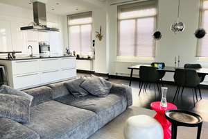 Urbaner Loft-Charme: Großzügige 4,5-Zimmer-Wohnung mit bis zu 3 Stellplätzen in Stuttgart-Ost – Talstraße 40, 70188 Gaisburg, Stuttgart – Vorschaubild 2