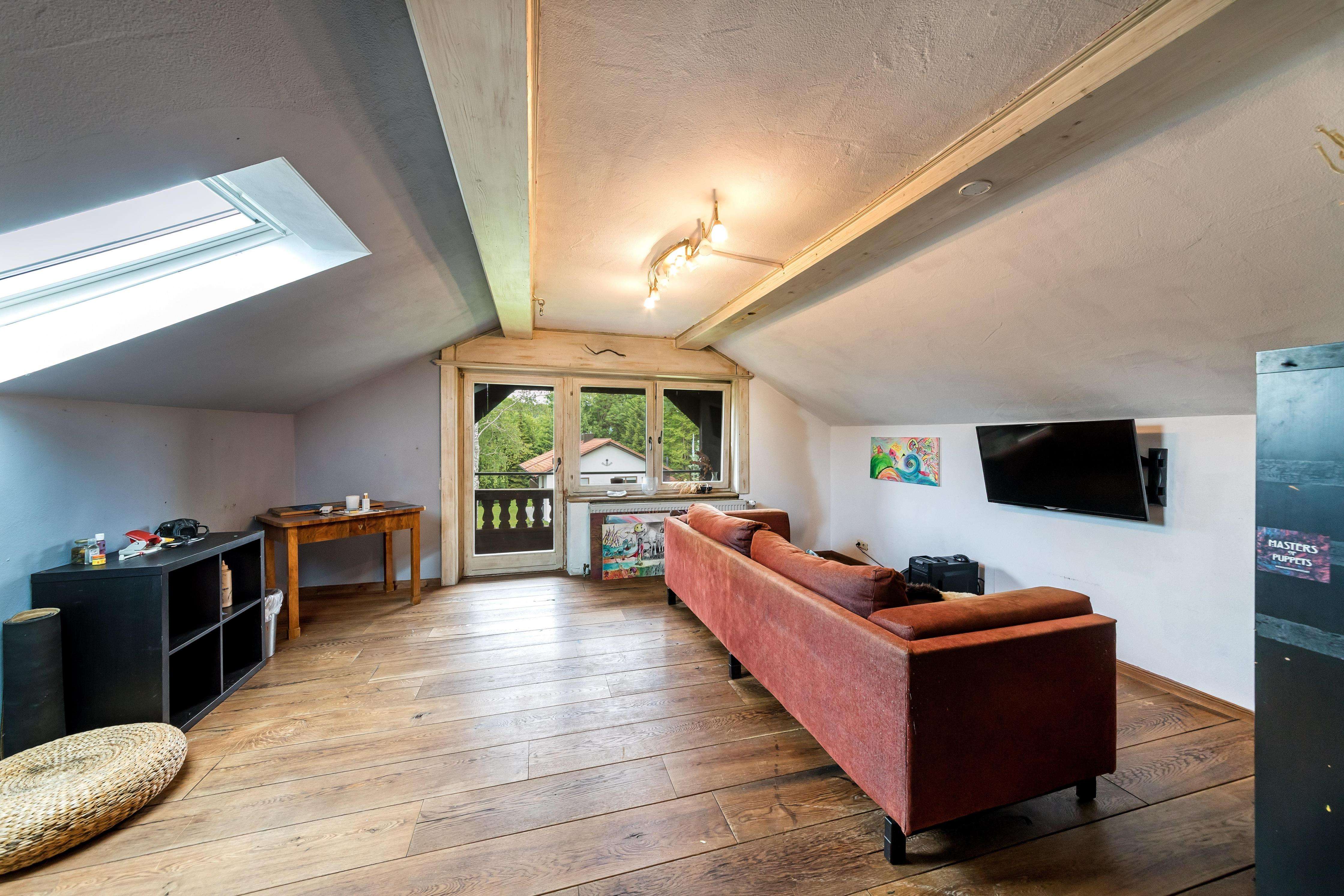 Immobilie in Weyarn - Idyllisch gelegenes Bauernhaus mit viel Wohnfläche
 - Bild 0