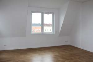 lichtdurchflutete DG-Wohnung inkl. 2 Terrassen – Petersburger Straße 39, 10249 Friedrichshain, Berlin – Vorschaubild 2