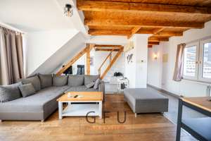 -Über den Dächern von Düsseldorf- Traumhafte Altbauwohnung zzgl. 28 m² Spitzboden