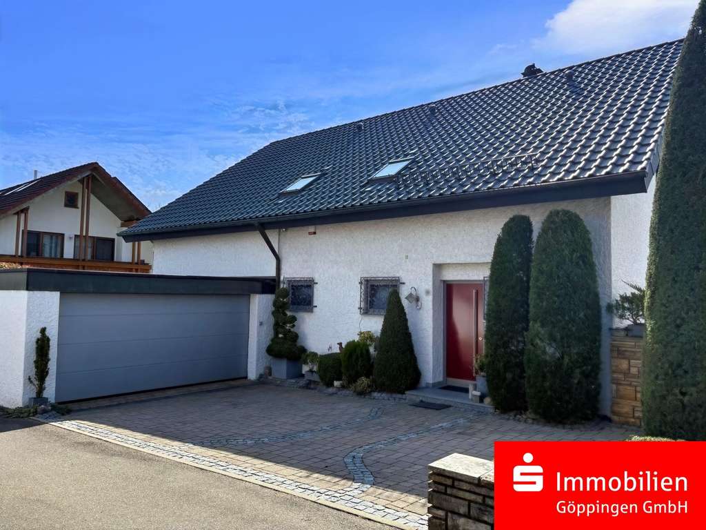 Immobilie in Süßen - Sehr interessantes Zweifamilienhaus mit Doppelgarage in bevorzugter Lage! Top Zustand! - Bild 0