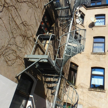 BRAVOUR-IMMOBILIEN: TOPLAGE- Wohn-Geschäftshaus. Denkmalschutz - Faktor unter 18,7 Jahreskaltmieten