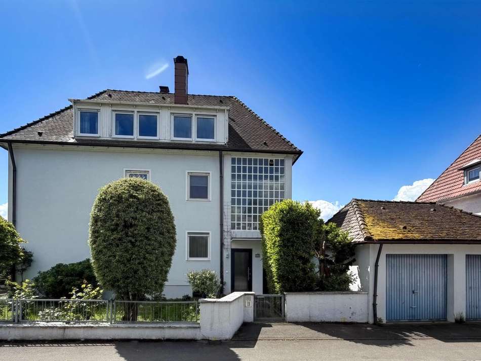 Haus und Garage links