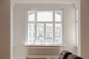 Großzügige Altbauwohnung mit Aufzug und Balkon nahe dem Lietzensee – Suarezstraße 12, 14057 Charlottenburg, Berlin – Vorschaubild 3