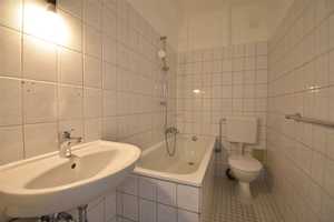 Direkt am Marktplatz! Renovierte 2-Zimmer-Whg mit Balkon in DU-Beeck – Marktplatz 14, 47139 Duisburg – Vorschaubild 4
