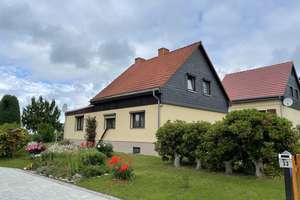 Einfamilienhaus in toller Aussichtslage in Ebersbach – Die vollständige Adresse der Immobilie erhältst du vom Anbieter., 2730 Ebersbach/Sachsen – Vorschaubild 1