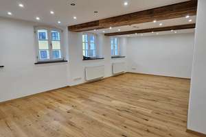 Großzügige und blitzsaubere Stadtwohnung, Erstbezug nach Sanierung