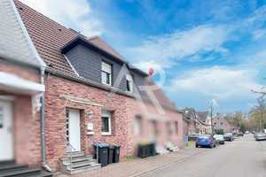 Gemütliches Reihenmittelhaus mit Garten und Potenzial in Baesweiler! – Aachen (Kreis) – Vorschaubild 1