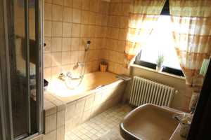 2-Familienhaus (eine Whg. vermietet) mit Werkstatt und 8 Garagen auf Traumgrundstück – Limburg-Weilburg (Kreis) – Vorschaubild 13