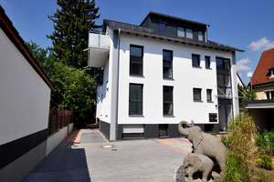 Neuwertige 3-Zimmer-Dachgeschosswohnung mit Balkon und Einbauküche in Stuttgart – Wolle-Kriwanek-Straße 8b, 70439 Stammheim-Süd, Stuttgart – Vorschaubild 1