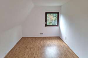 Zweifamilienhaus mit großem Garten und traumhafter Ruhe in Würzburg-Grombühl – Rimparer Steig 10, 97080 Grombühl, Würzburg – Vorschaubild 9