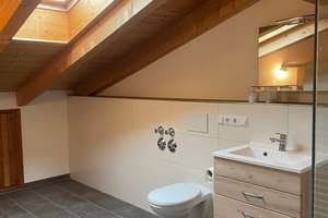 Gemütliches Dachgeschoss-Apartment im liebevoll renovierten Bauernhaus – – Die vollständige Adresse der Immobilie erhältst du vom Anbieter., 83737 Irschenberg – Vorschaubild 6