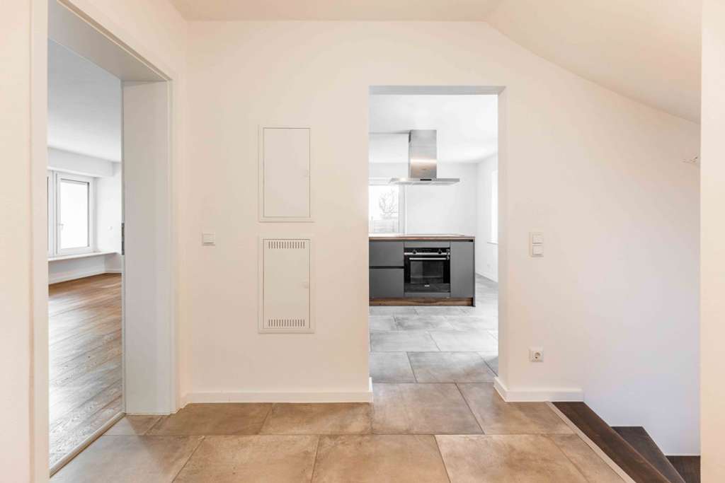 Immobilie in Gilching - Exklusiv kernsaniertes Zweifamilienhaus mit Niedrigenergie Konzept und Carport - Bild 4