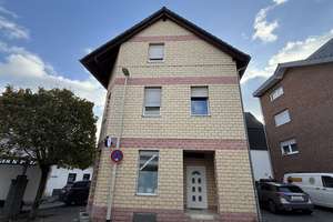 Saniertes 2-Etagen-Haus mit 125 m² Wohnfläche in zentraler Lage von Frechen – Die vollständige Adresse der Immobilie erhältst du vom Anbieter., 50226 Frechen – Vorschaubild 1
