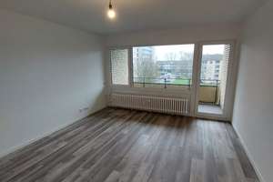 Hier ist die Einbauküche schon drin! Sanierte 2 Zimmer Wohnung mit Balkon in Krefeld! – Kempener Allee 162, 47803 Benrad-Nord, Krefeld – Vorschaubild 1