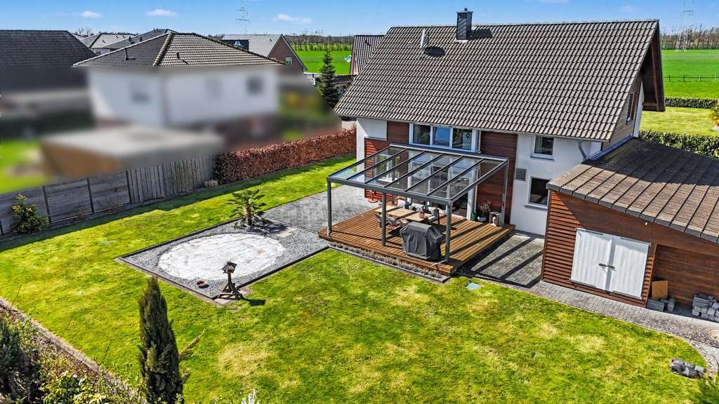 Immobilie in Blender - Wohnen auf höchstem Niveau – modernes Einfamilienhaus in verkehrsberuhigter Lage von Blender - Bild 2