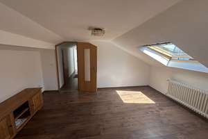 Gemütliche 2-Zimmer-Dachstudiowohnung! – Die vollständige Adresse der Immobilie erhältst du vom Anbieter., 63834 Sulzbach am Main – Vorschaubild 3